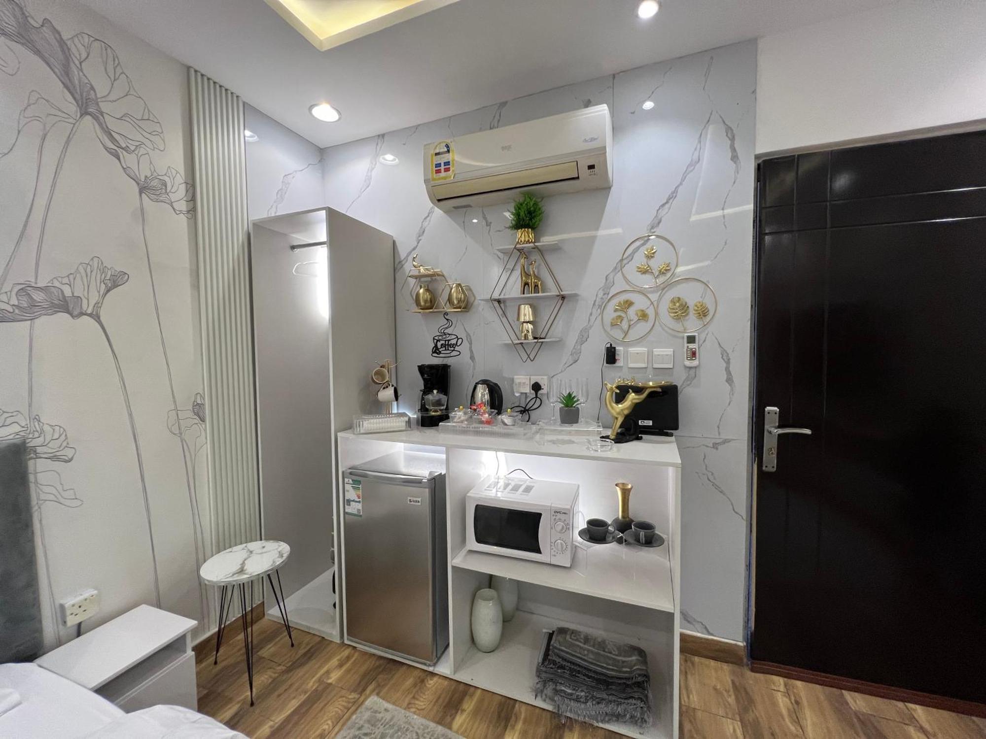 Season Apartment *